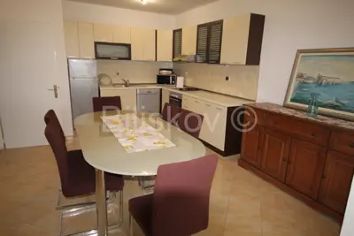 Wohnung 90 m², Kaštel Gomilica, in der Nähe des Meeres und des Strandes - 2