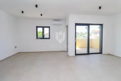 Stan 75 m², Štinjan - novogradnja s liftom i terasom