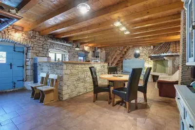 Stone house in Svetvinčenat, pool and landscaped yard - 4