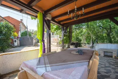 Stone house in Svetvinčenat, pool and landscaped yard - 10