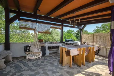 Stone house in Svetvinčenat, pool and landscaped yard - 9