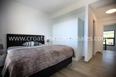 Villa 400 m², Rogoznica - sea view and pool - 9
