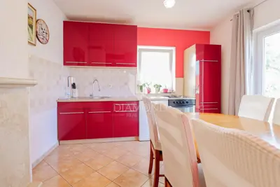 Stan 108 m², Novigrad okolica - 3 spavaće sobe i 2 terase - 3