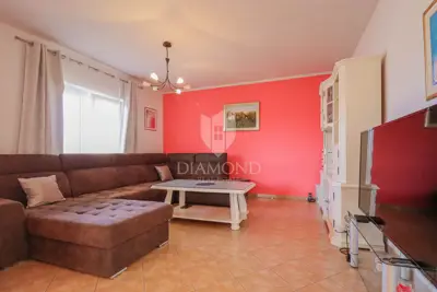 Stan 108 m², Novigrad okolica - 3 spavaće sobe i 2 terase - 2