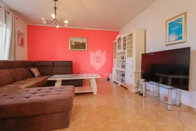 Stan 108 m², Novigrad okolica - 3 spavaće sobe i 2 terase - 5