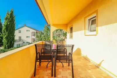 Apartment 108 m², Novigrad surroundings - 3 bedrooms and 2 terraces