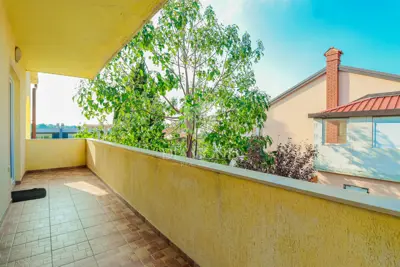 Stan 108 m², Novigrad okolica - 3 spavaće sobe i 2 terase - 12