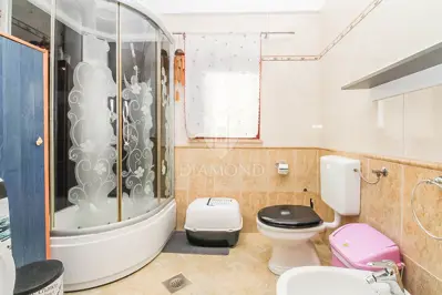 Apartment 97 m², Rovinj - two residential units and parking - 10
