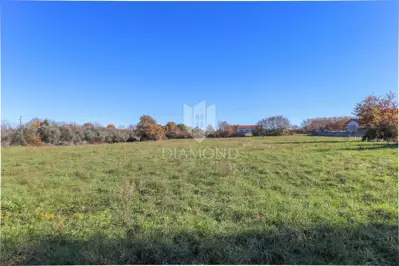 Građevinsko zemljište 821 m², Kanfanar okolica, pravilan oblik - 2
