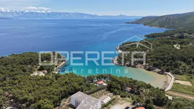 Baugrundstück 2.100 m², Jelsa na Hvaru, asphaltierter Zugang