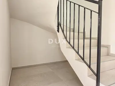 Rab, Banjol, trosobni stan, 113 m², pogled na grad i more - 2