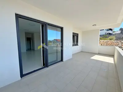 Stan 63 m², Novi Vinodolski - novogradnja s natkrivenom terasom
