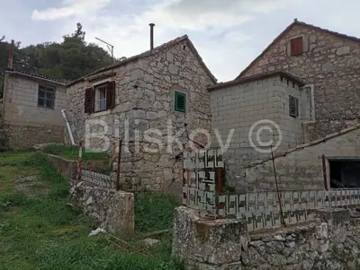 Kamena kuća, Dol, Hvar, parcela 884 m², za renovaciju