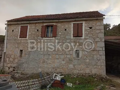 Stone house, Dol, Hvar, plot 884 m², for renovation - 2