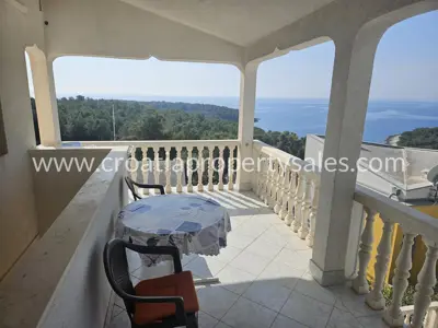 Apartmanska kuća, Vis, južna strana, pogled na more