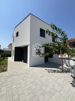 VODICE – Dvojna kuća s okućnicom, vrtom i više parkirnih mjesta - 3