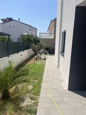 VODICE – Dvojna kuća s okućnicom, vrtom i više parkirnih mjesta - 5