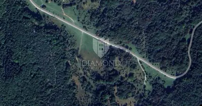 Zemljište 14.790 m², Klana - uz makadamski put - 2