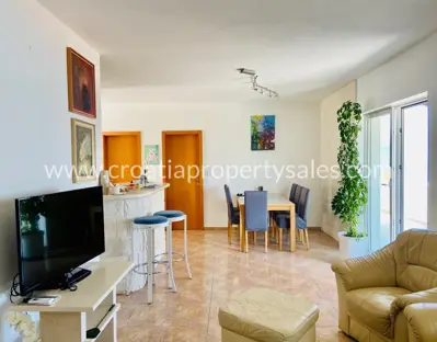 House, Brač, 204 m², 600 000 € - 10
