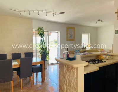 House, Brač, 204 m², 600 000 € - 9