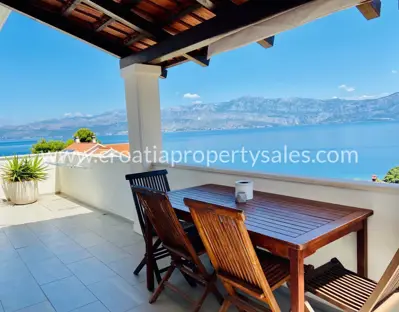 House, Brač, 204 m², 600 000 € - 2