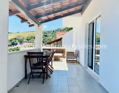 House, Brač, 204 m², 600 000 € - 11