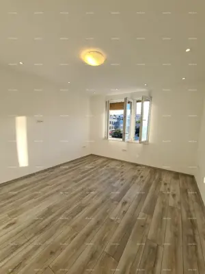 Stan 73 m², Pula Centar - renoviran i odmah useljiv - 2