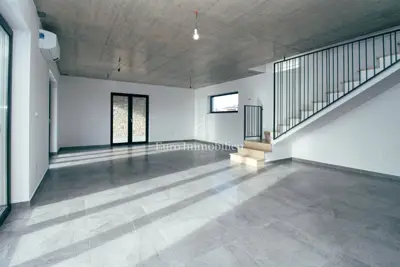 Haus zum Kauf in Nova Vas, 152 m² - 2