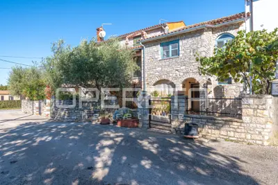 Stone house 105 m², Poreč - quiet settlement by nature - 2