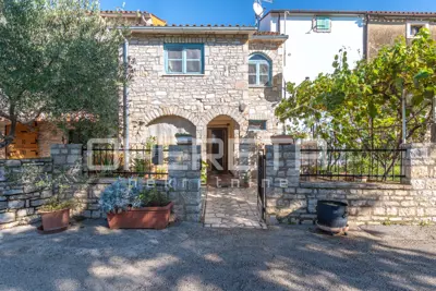 Stone house 105 m², Poreč - quiet settlement by nature