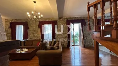 Haus 530 m², Srdoči - 3 Wohneinheiten und 6 Parkplätze - 6