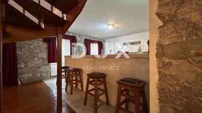 Haus 530 m², Srdoči - 3 Wohneinheiten und 6 Parkplätze - 22