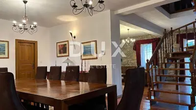Haus 530 m², Srdoči - 3 Wohneinheiten und 6 Parkplätze - 8