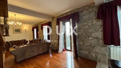 Haus 530 m², Srdoči - 3 Wohneinheiten und 6 Parkplätze - 9