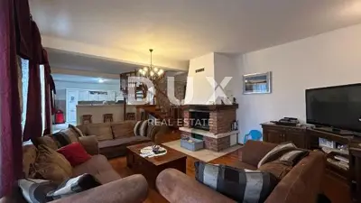 Haus 530 m², Srdoči - 3 Wohneinheiten und 6 Parkplätze - 11
