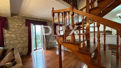 Haus 530 m², Srdoči - 3 Wohneinheiten und 6 Parkplätze - 3