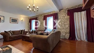 Haus 530 m², Srdoči - 3 Wohneinheiten und 6 Parkplätze - 20