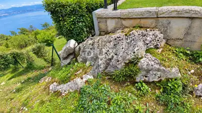 Building land, Dobreć - three old structures and green garden - 13