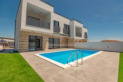 Villa 140 m², Vodice - pogled na more i bazen