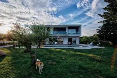 Haus zum Kauf in Krk, 293 m²