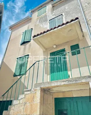 Stone house, Rogoznica, 3 floors and sea view - 2