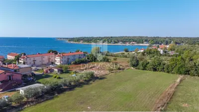 Građevinsko zemljište 3.690 m², Lovrečica, 150 m od mora