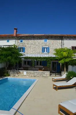 Kamena vila 200 m², Svetvinčenat - bazen i vrt - 2