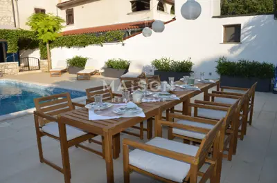 Kamena vila 200 m², Svetvinčenat - bazen i vrt - 10