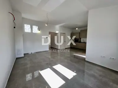 Haus 195 m², Šišan - 2 Wohneinheiten und Nebengebäude - 9