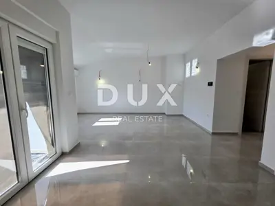 Haus 195 m², Šišan - 2 Wohneinheiten und Nebengebäude - 13