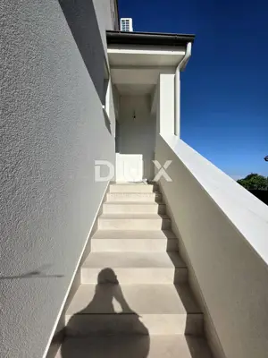 Haus 195 m², Šišan - 2 Wohneinheiten und Nebengebäude - 6