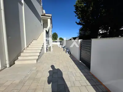 Haus 195 m², Šišan - 2 Wohneinheiten und Nebengebäude - 4