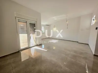 Haus 195 m², Šišan - 2 Wohneinheiten und Nebengebäude - 14