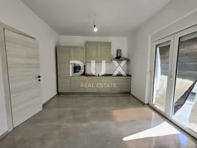 Haus 195 m², Šišan - 2 Wohneinheiten und Nebengebäude - 11